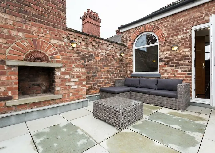 The Penthouse, Opposite Sale Metrolink, Includes Free Parking
