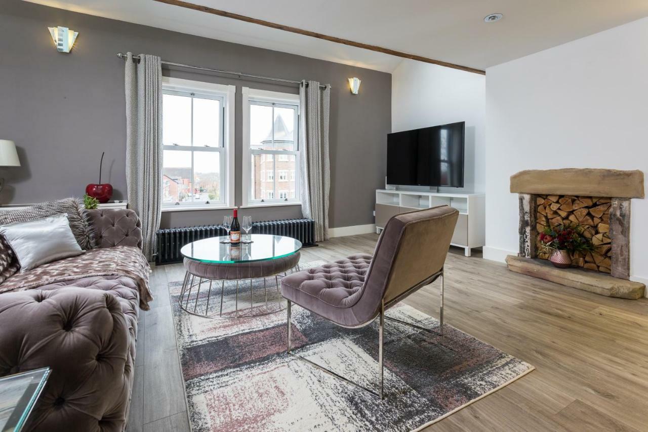The Penthouse, Opposite Metrolink, Includes Free Parking * Sale