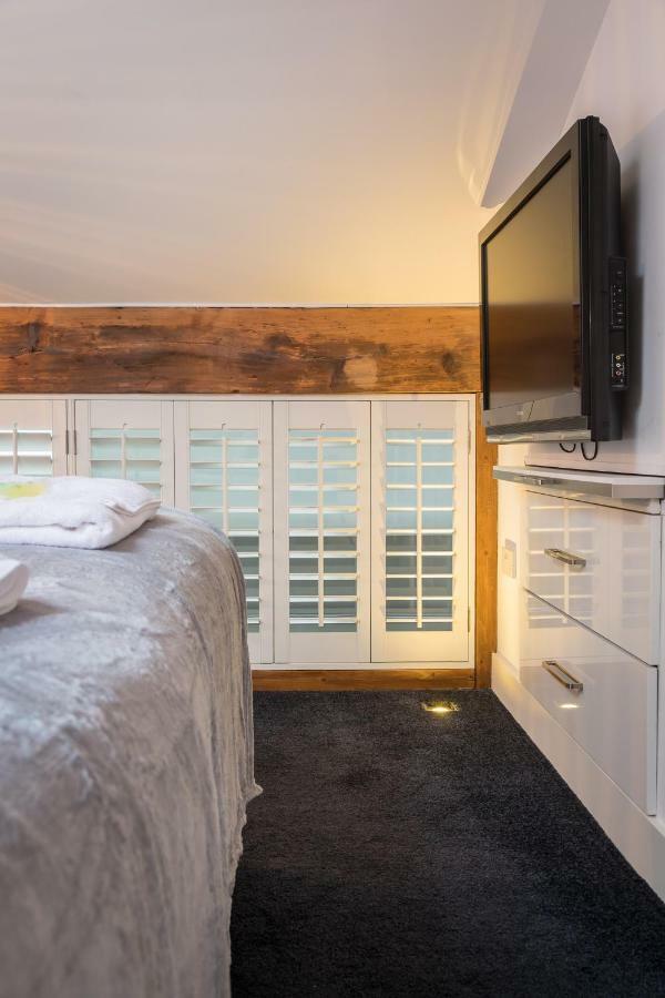 The Penthouse, Opposite Metrolink, Includes Free Parking * Sale