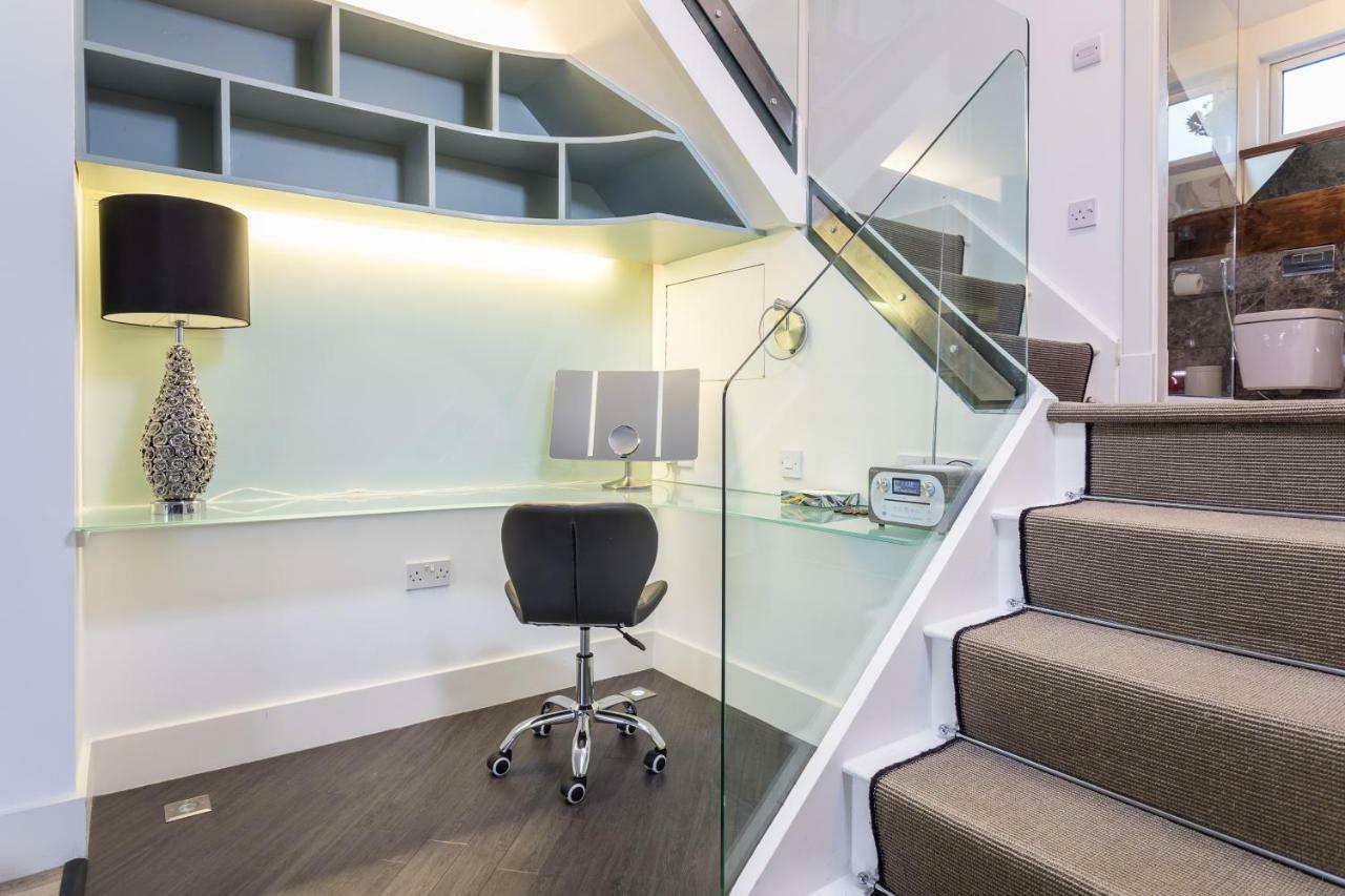 The Penthouse, Opposite Metrolink, Includes Free Parking Sale