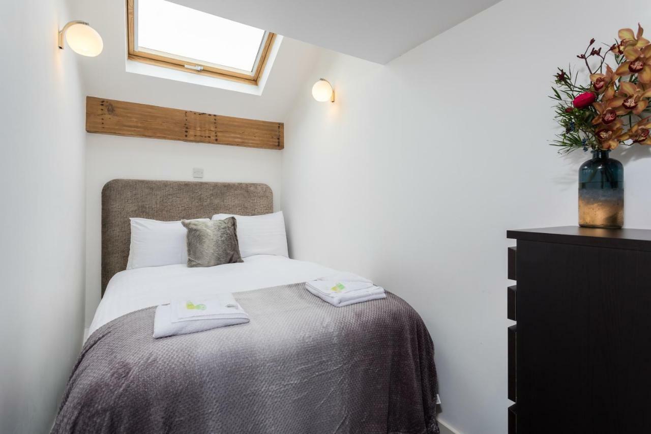 The Penthouse, Opposite Metrolink, Includes Free Parking Sale
