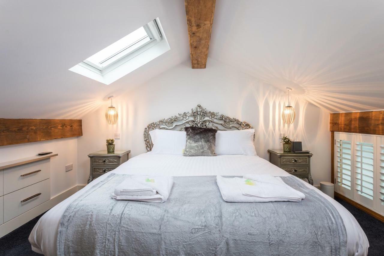 The Penthouse, Opposite Metrolink, Includes Free Parking * Sale