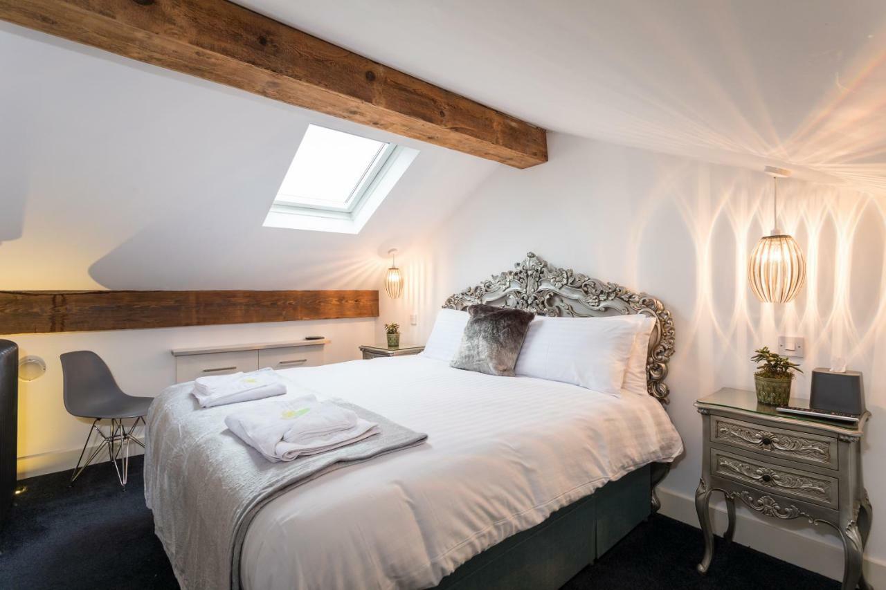The Penthouse, Opposite Metrolink, Includes Free Parking *