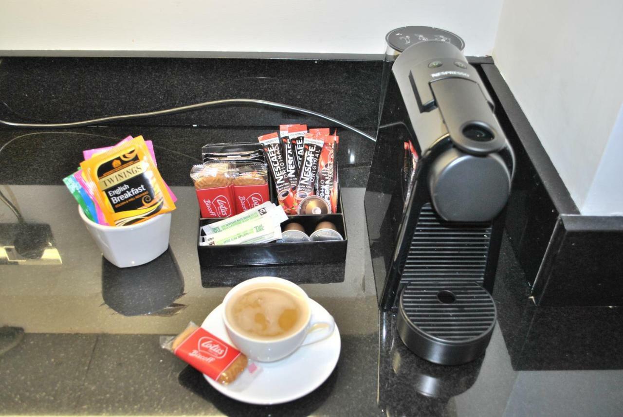 Apartment The Penthouse, Opposite Metrolink, Includes Free Parking